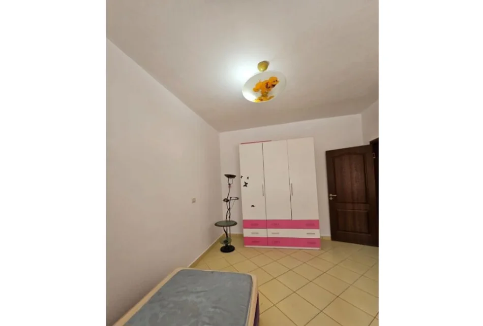 Tirane, jepet me qera apartament 2+1 Kati 1, 120 m² 400 € (Kopshti Botanik)