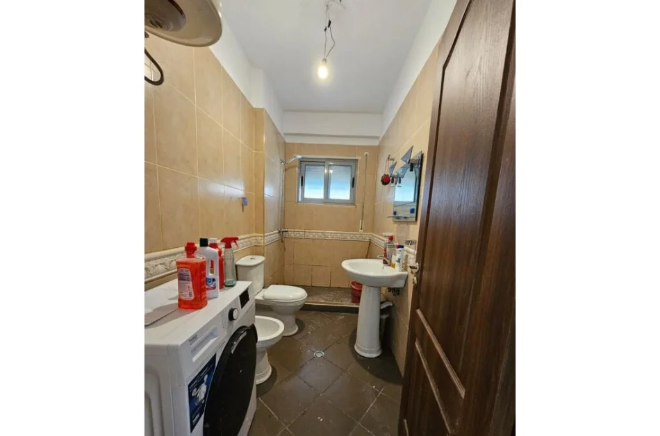 Tirane, jepet me qera apartament 2+1 Kati 1, 120 m² 400 € (Kopshti Botanik)