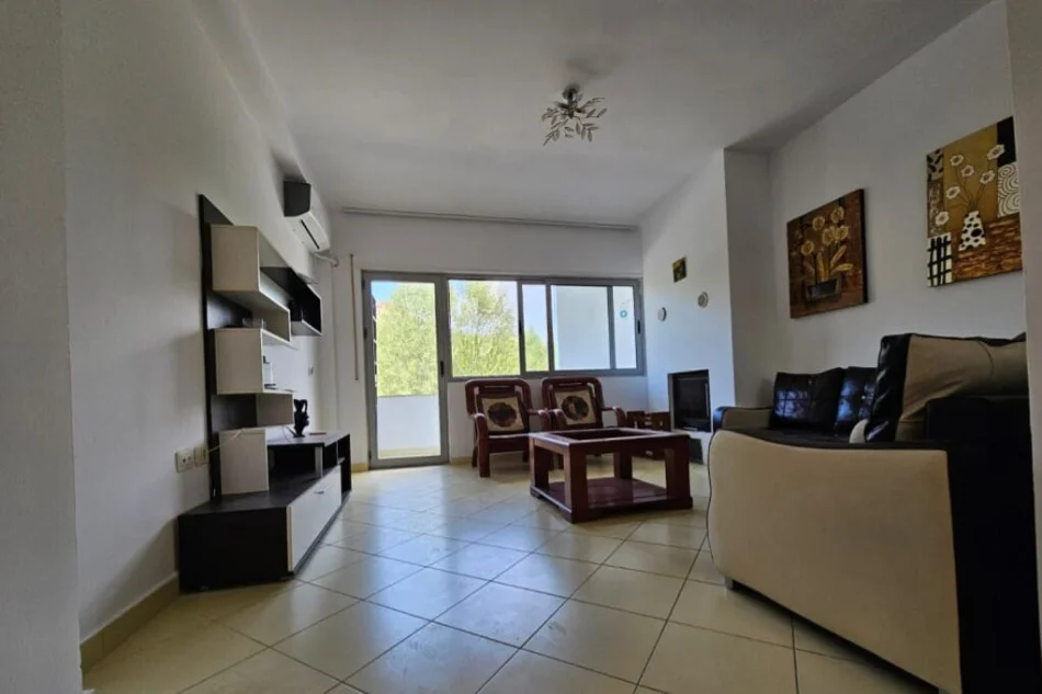 Tirane, jepet me qera apartament 2+1 Kati 1, 120 m² 400 € (Kopshti Botanik)