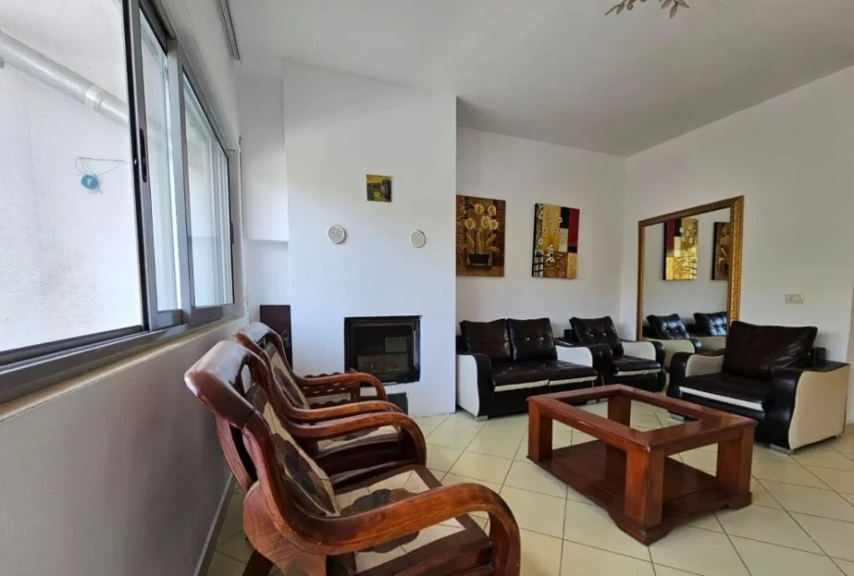 Tirane, jepet me qera apartament 2+1 Kati 1, 120 m² 400 € (Kopshti Botanik)