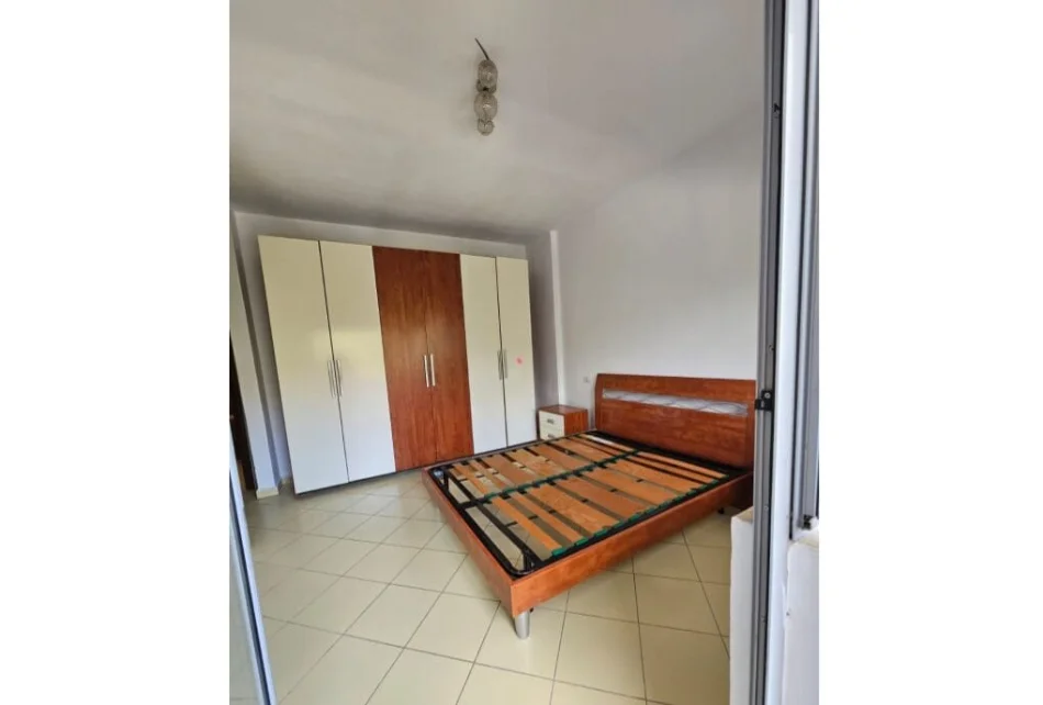 Tirane, jepet me qera apartament 2+1 Kati 1, 120 m² 400 € (Kopshti Botanik)