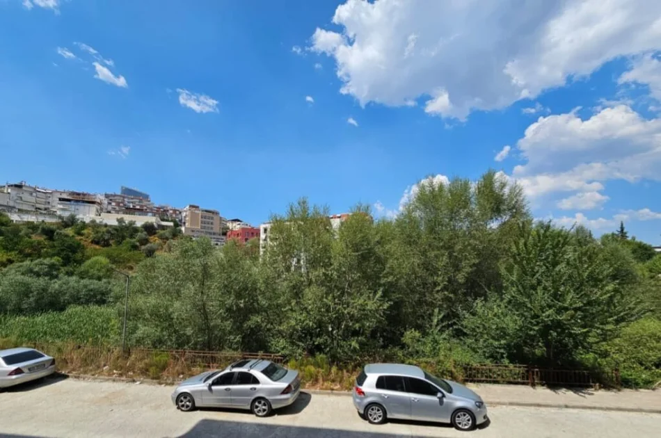 Tirane, jepet me qera apartament 2+1 Kati 1, 120 m² 400 € (Kopshti Botanik)