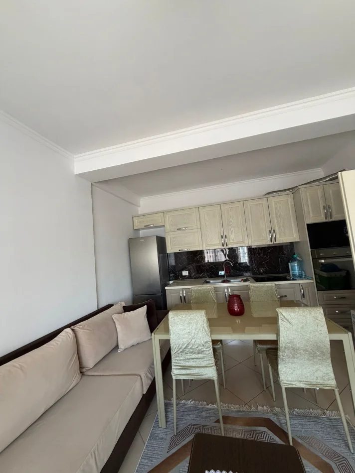 Tirane, jepet me qera apartament 1+1 Kati 4, 76 m² 550 € (Casa Italia)