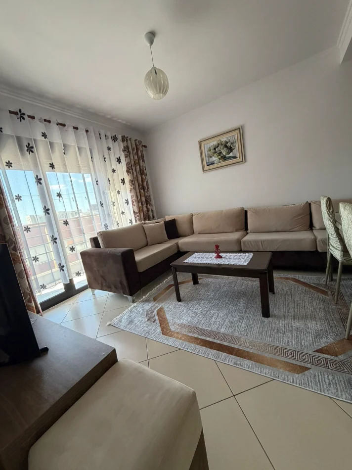 Tirane, jepet me qera apartament 1+1 Kati 4, 76 m² 550 € (Casa Italia)