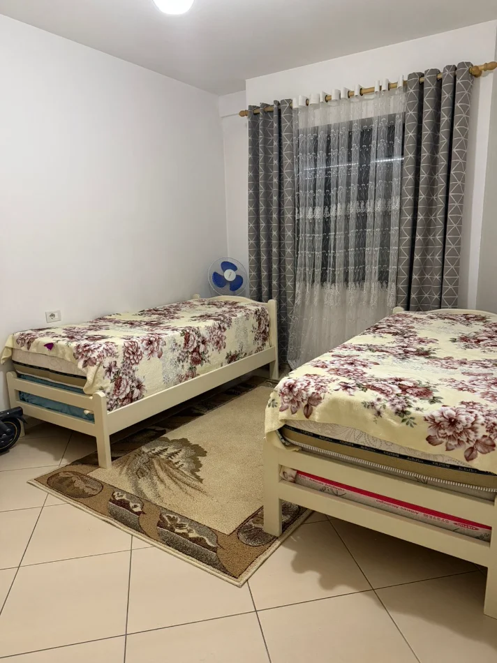 Tirane, jepet me qera apartament 1+1 Kati 4, 76 m² 550 € (Casa Italia)