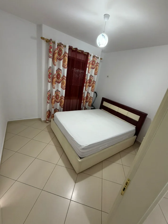Tirane, jepet me qera apartament 1+1 Kati 4, 76 m² 550 € (Casa Italia)