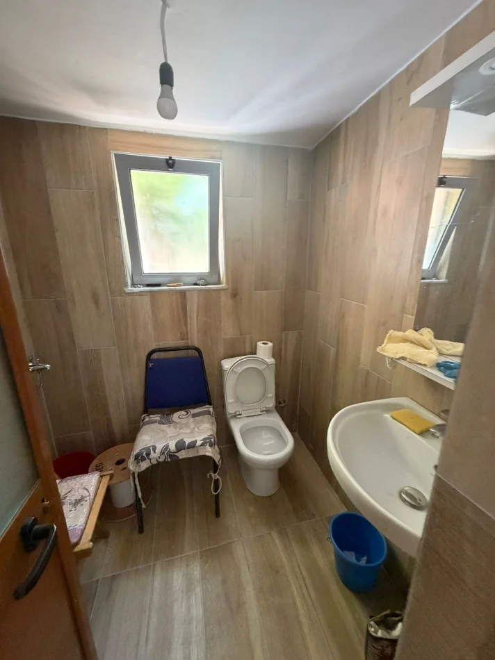 Tirane, jepet me qera garsonier 1+1 Kati 0, 20 m² (selite)