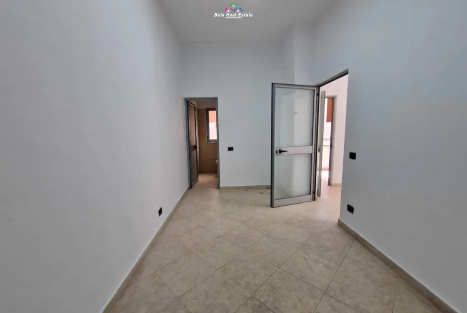 Tirane, jepet me qera zyre Kati 1, 80 m² 1.010 € (myslym shyr)