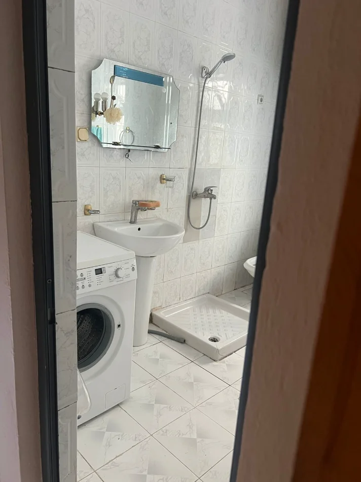 Tirane, jepet me qera shtepi 3+1+Ballkon Kati 2, 200 m² 500 € 