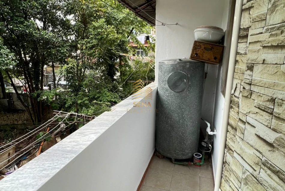 Tirane, jepet me qera apartament 1+1+Ballkon Kati 2, 60 m² 400 € (Brryli)