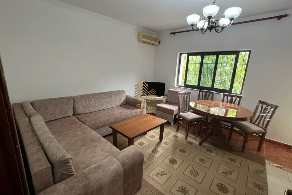 Tirane, jepet me qera apartament 1+1+Ballkon Kati 2, 60 m² 400 € (Brryli)