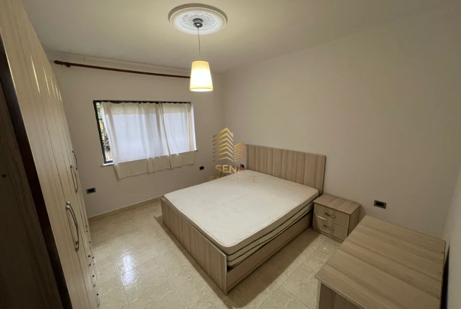 Tirane, jepet me qera apartament 1+1+Ballkon Kati 2, 60 m² 400 € (Brryli)