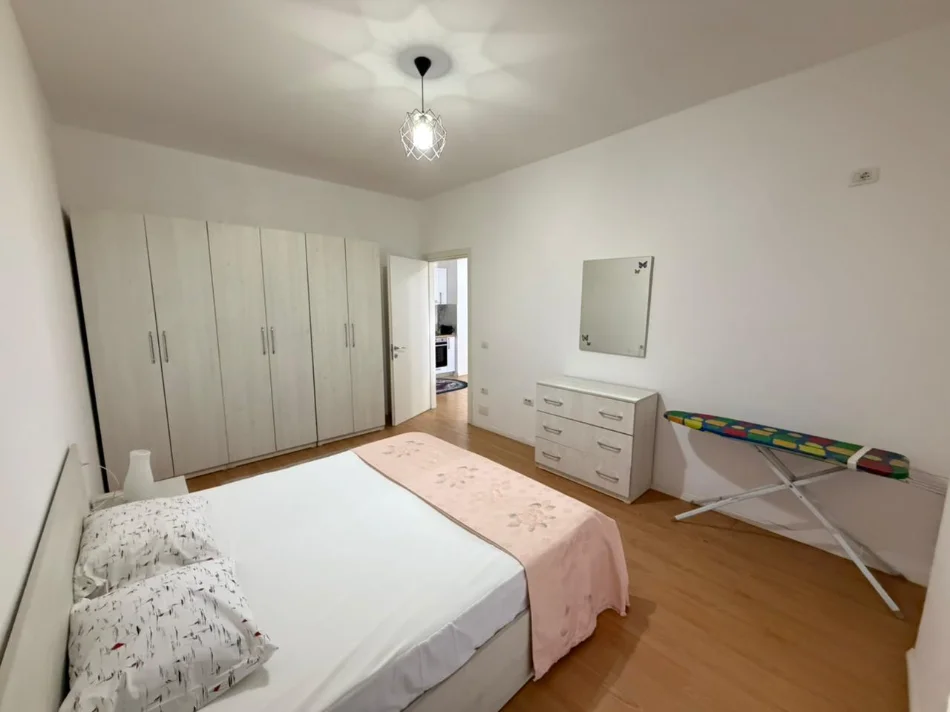 Tirane, jepet me qera apartament 1+1 Kati 2, 70 m² (5 MAJI)