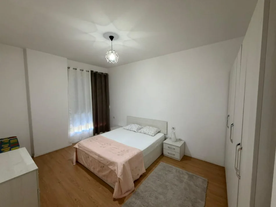 Tirane, jepet me qera apartament 1+1 Kati 2, 70 m² (5 MAJI)
