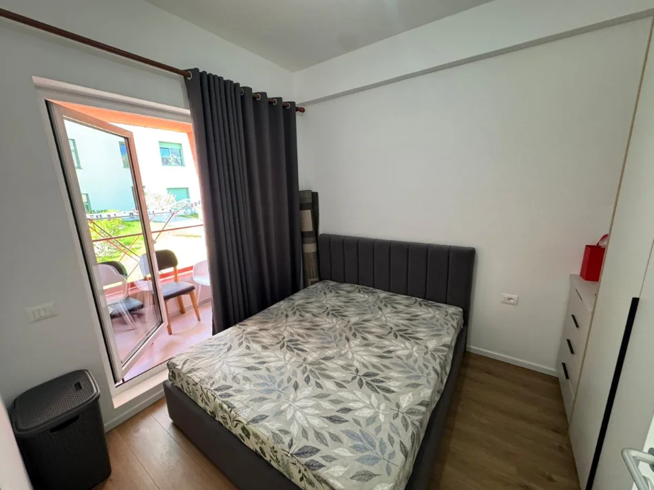 Tirane, jepet me qera apartament 1+1 Kati 1, 