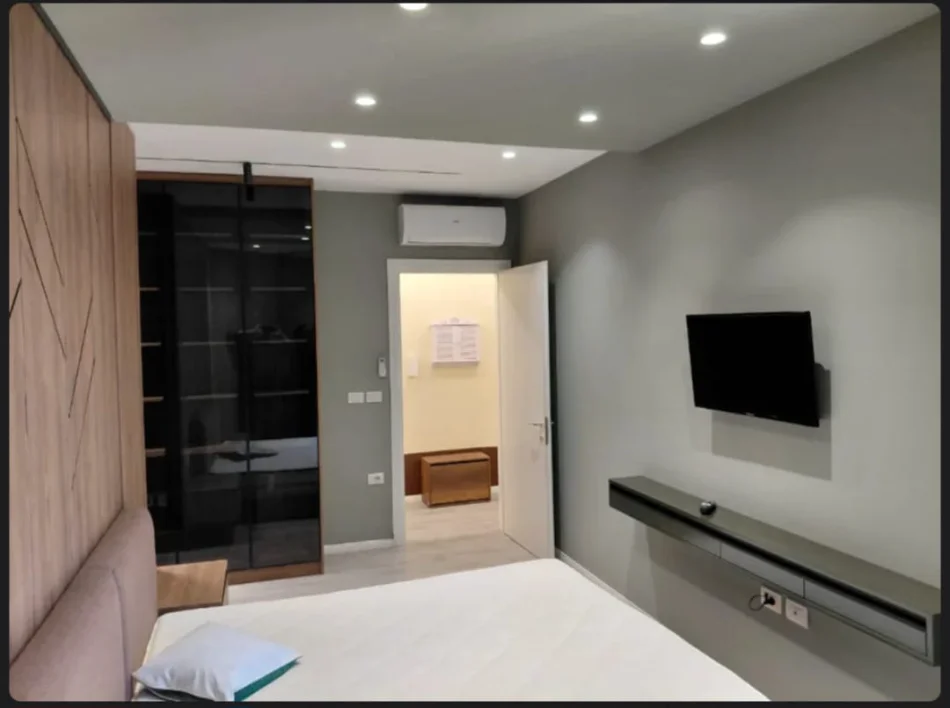 Tirane, jepet me qera apartament 2+1 Kati 7, 650 € (Ali Demi)