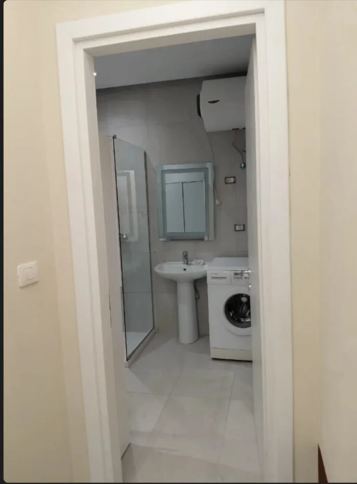 Tirane, jepet me qera apartament 2+1 Kati 7, 650 € (Ali Demi)