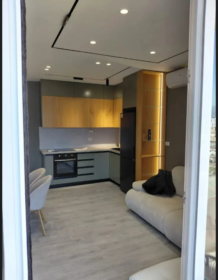 Tirane, jepet me qera apartament 2+1 Kati 7, 650 € (Ali Demi)