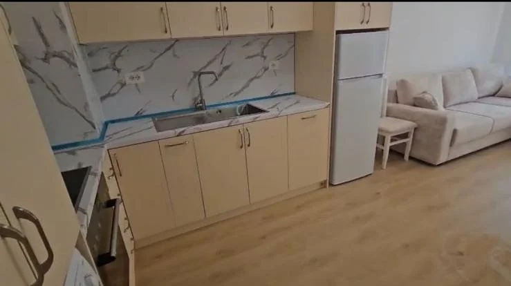 Tirane, jepet me qera apartament 1+1+Ballkon Kati 5, 60 m² 400 € (Ali Demi, Rezidenca Kaimi)
