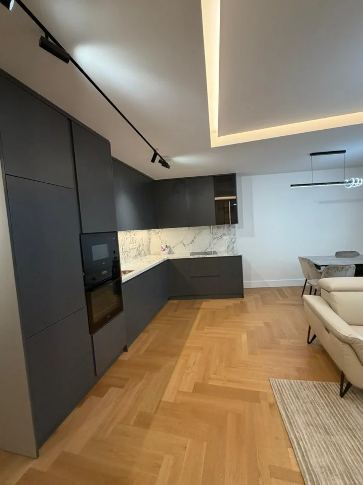 Tirane, jepet me qera apartament 2+1+Ballkon Kati 6, 116 m² 2.300 € (Lake View Residence)