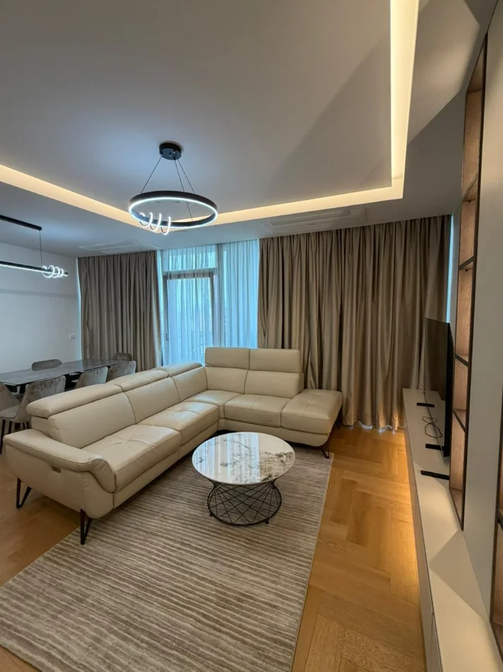 Tirane, jepet me qera apartament 2+1+Ballkon Kati 6, 116 m² 2.300 € (Lake View Residence)