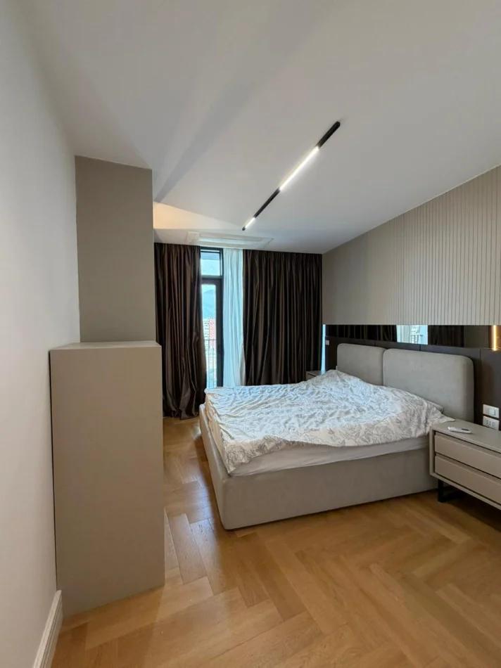 Tirane, jepet me qera apartament 2+1+Ballkon Kati 6, 116 m² 2.300 € (Lake View Residence)