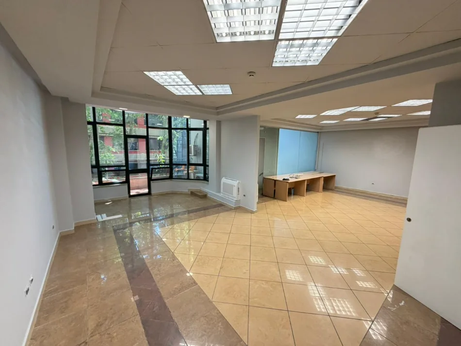 Tirane, jepet me qera ambjent biznesi Kati 2, 120 m² 1.450 € (rruga e el)