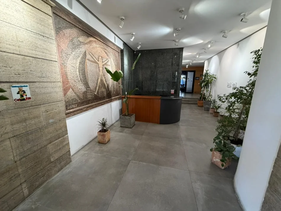 Tirane, jepet me qera ambjent biznesi Kati 2, 120 m² 1.450 € (rruga e el)