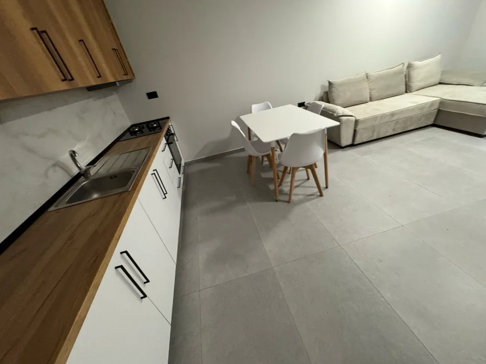Tirane, jepet me qera apartament 1+1 Kati -1, 75 m² 400 €