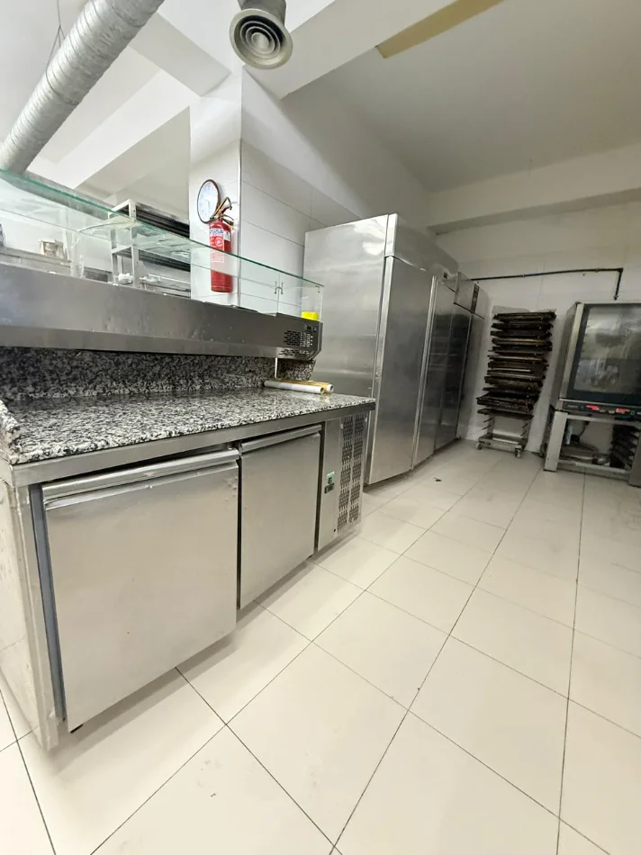 Tirane, shitet ambjent biznesi Kati 0, 222 m² 777.350 € (Rruga e Kavajës, Tiranë)