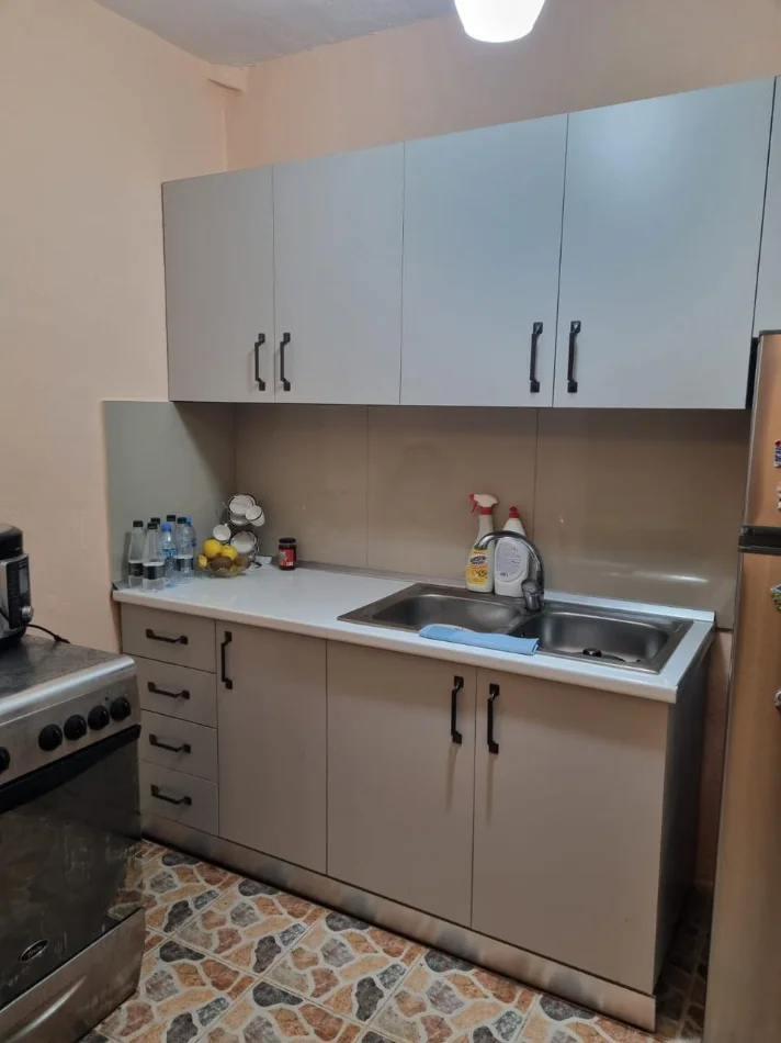 Tirane, jepet me qera apartament 1+1 Kati 2, 56 m² (rruga e dibres)