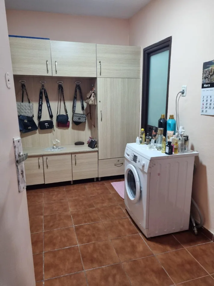 Tirane, jepet me qera apartament 1+1 Kati 2, 56 m² (rruga e dibres)
