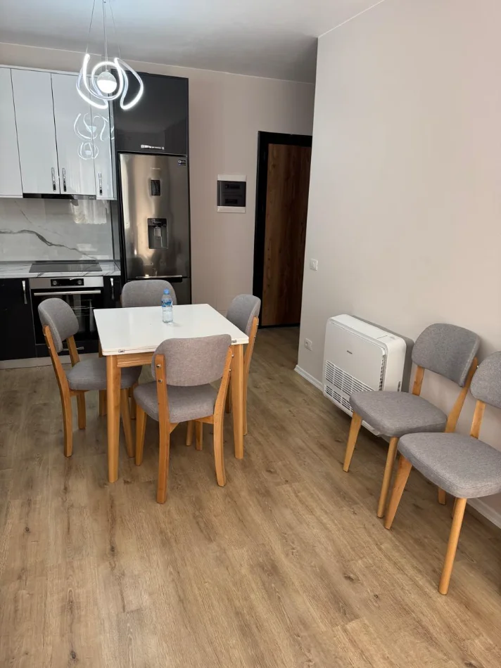 Tirane, jepet me qera apartament 1+1 Kati 4, 95 m² 550 € (Univers City)