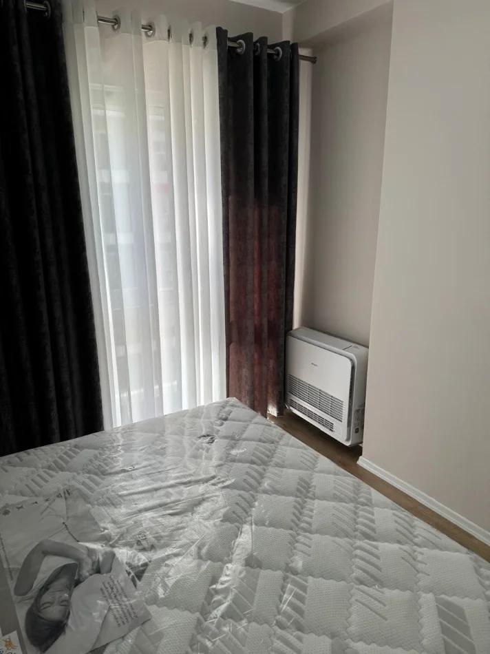 Tirane, jepet me qera apartament 1+1 Kati 4, 95 m² 550 € (Univers City)