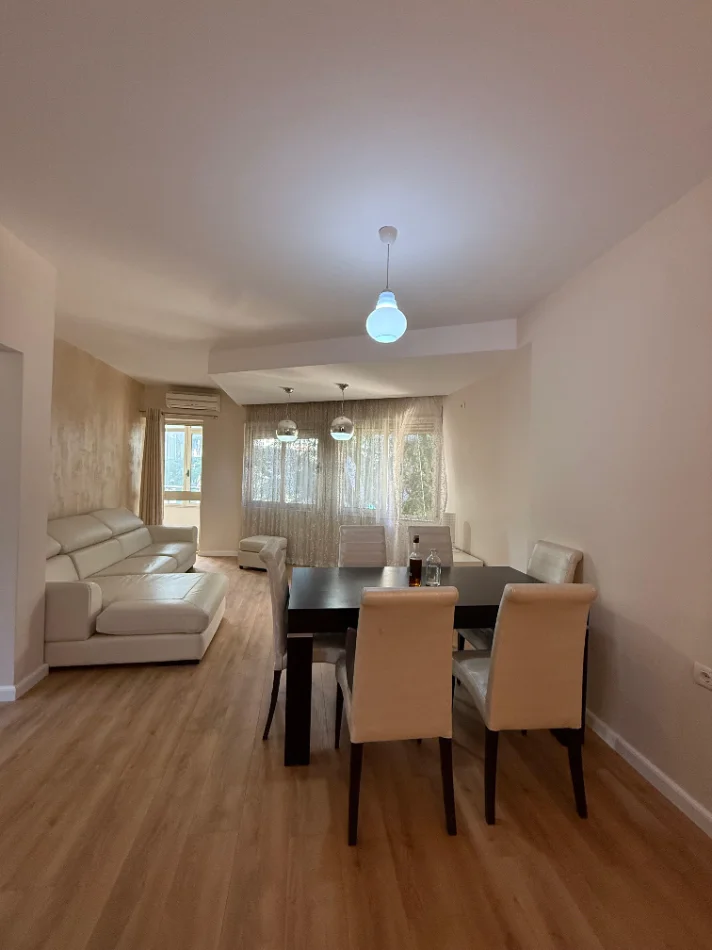 Tirane, shitet apartament 2+1+Ballkon Kati 3, 98 m² 234.000 € (Rruga Mine Peza)