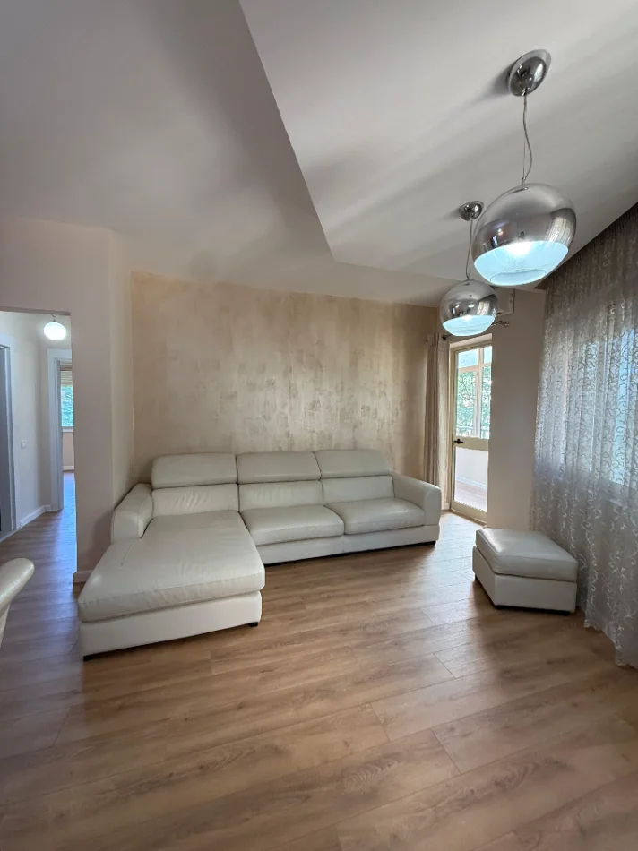 Tirane, shitet apartament 2+1+Ballkon Kati 3, 98 m² 234.000 € (Rruga Mine Peza)