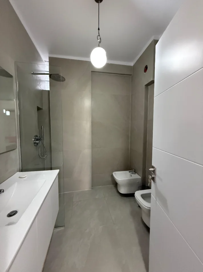 Tirane, shitet apartament 2+1+Ballkon Kati 3, 98 m² 234.000 € (Rruga Mine Peza)