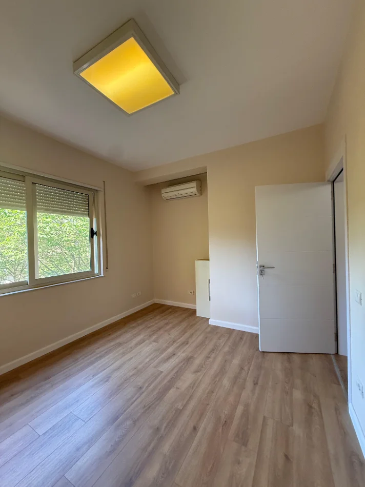 Tirane, shitet apartament 2+1+Ballkon Kati 3, 98 m² 234.000 € (Rruga Mine Peza)