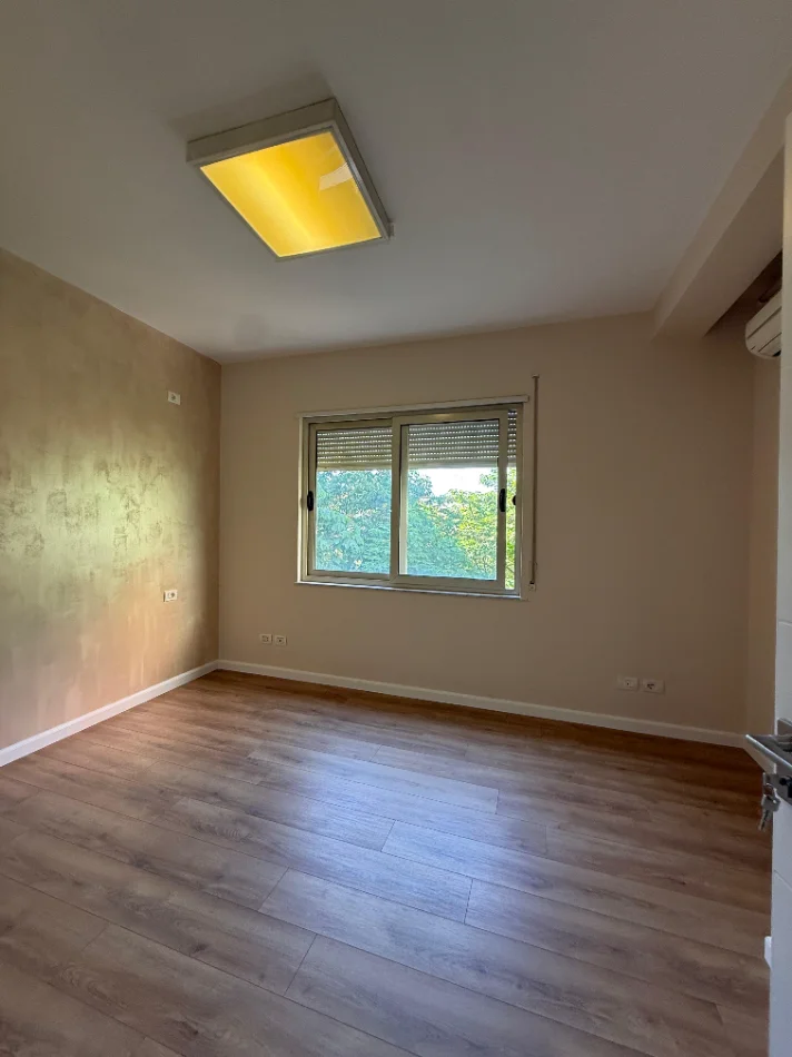 Tirane, shitet apartament 2+1+Ballkon Kati 3, 98 m² 234.000 € (Rruga Mine Peza)