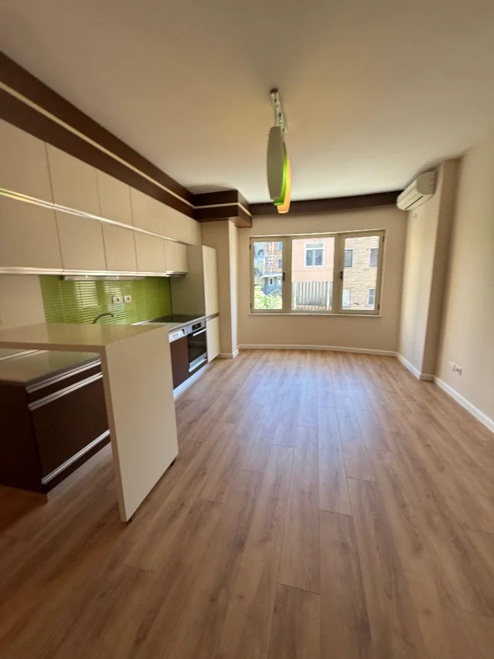 Tirane, shitet apartament 1+1+Ballkon Kati 3, 67 m² 163.000 € (Rruga Mine Peza)