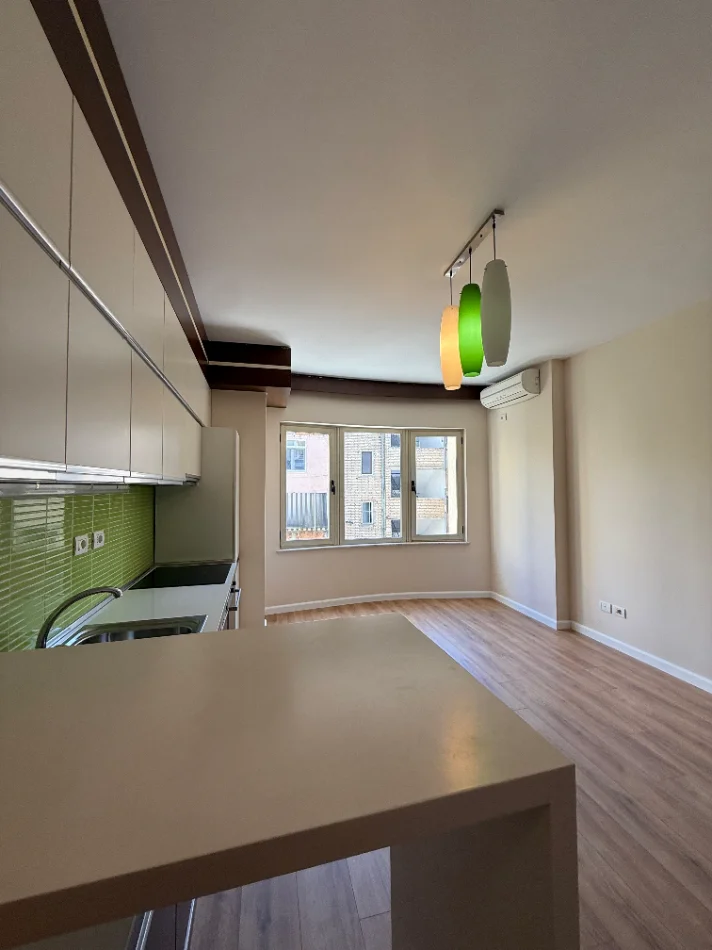 Tirane, shitet apartament 1+1+Ballkon Kati 3, 67 m² 163.000 € (Rruga Mine Peza)