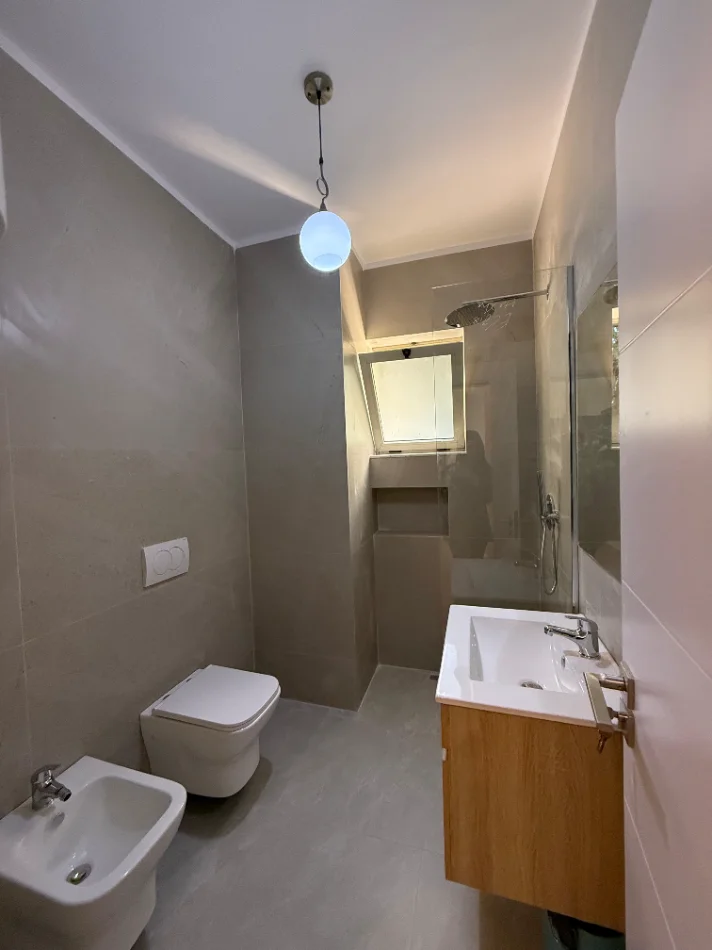 Tirane, shitet apartament 1+1+Ballkon Kati 3, 67 m² 163.000 € (Rruga Mine Peza)