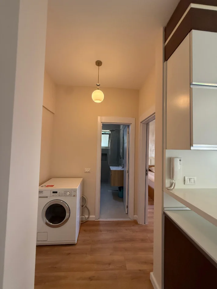 Tirane, shitet apartament 1+1+Ballkon Kati 3, 67 m² 163.000 € (Rruga Mine Peza)