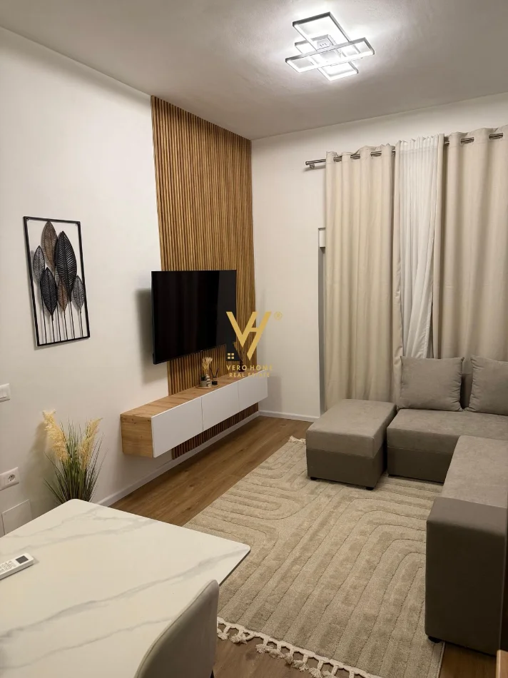 Tirane, jepet me qera apartament 1+1+Ballkon Kati 2, 65 m² 450 € (ALI DEMI)