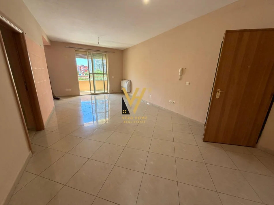 Tirane, shitet apartament 2+1+Ballkon Kati 1, 106 m² 250.000 € (KOMUNA E PARISIT)