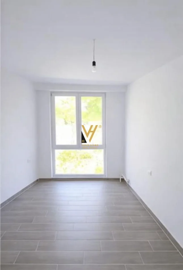 Tirane, jepet me qera zyre Kati 2, 98 m² 420 € (5 MAJI)