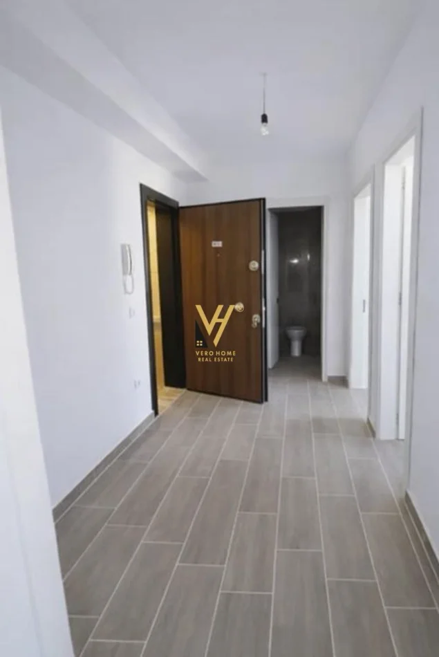 Tirane, jepet me qera zyre Kati 2, 98 m² 420 € (5 MAJI)