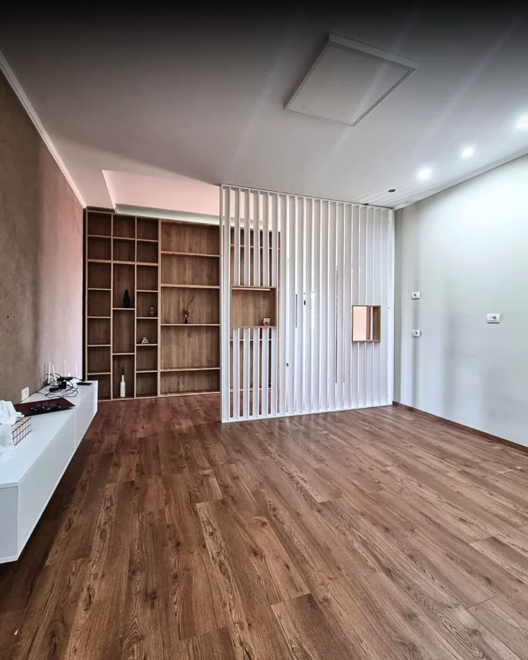Tirane, jepet me qera apartament 2+1+Ballkon Kati 10, 120 m² 2.000 € (bllok)