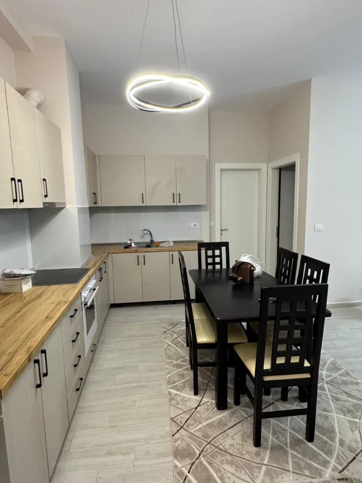 Tirane, jepet me qera apartament 1+1+Ballkon Kati 1, 67 m² 500 € 