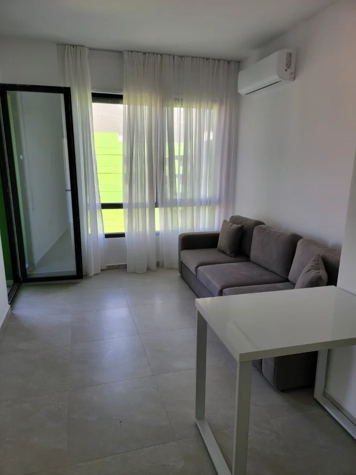 Tirane, jepet me qera apartament 1+1 Kati 8, 58 m² 450 € 